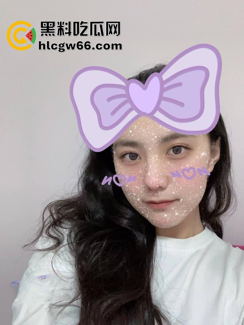 成都女大学生【林青赟】转校上海读书,每天和对象裸视频,让对象受不了打飞机射屏!-1