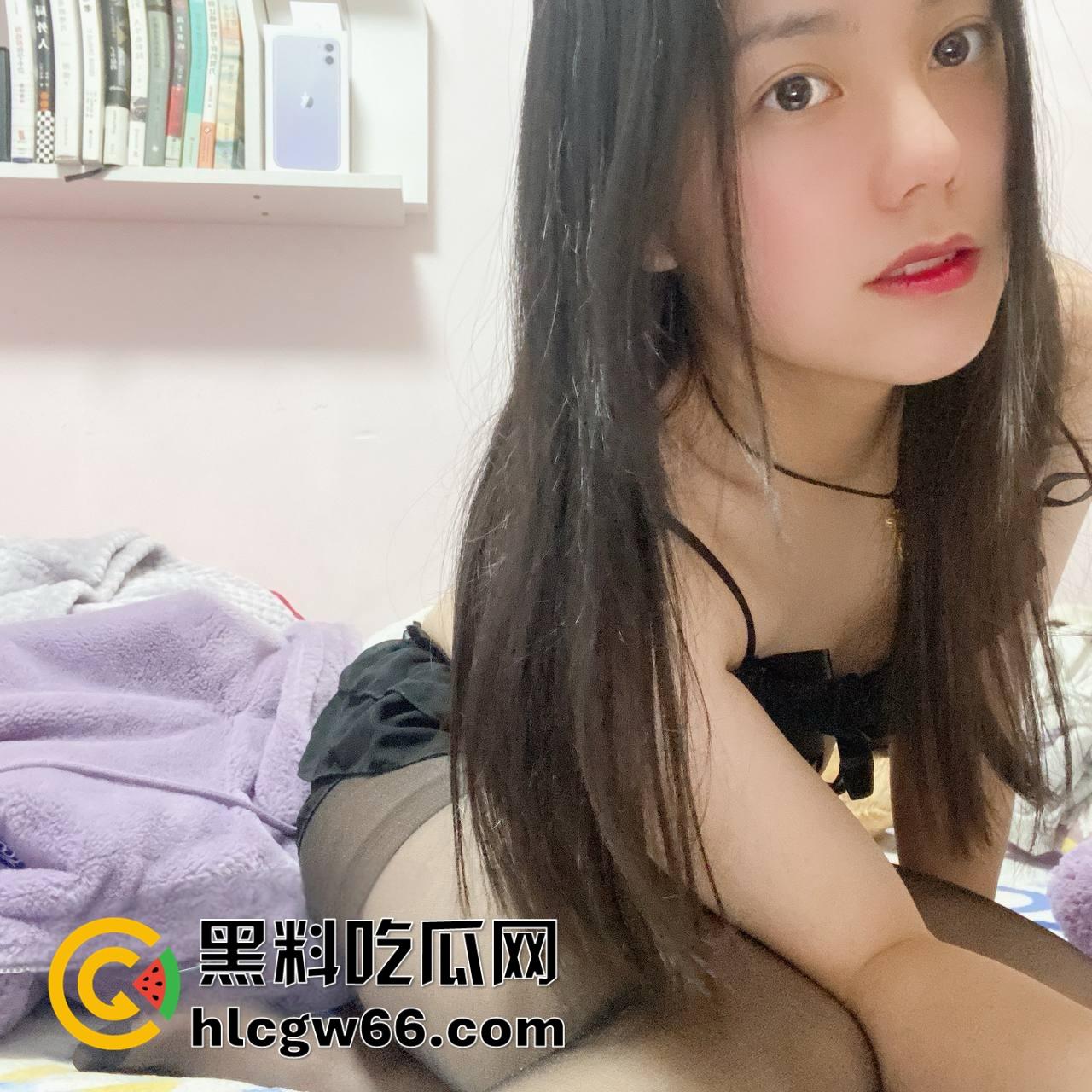 成都女大学生【林青赟】转校上海读书,每天和对象裸视频,让对象受不了打飞机射屏!-3