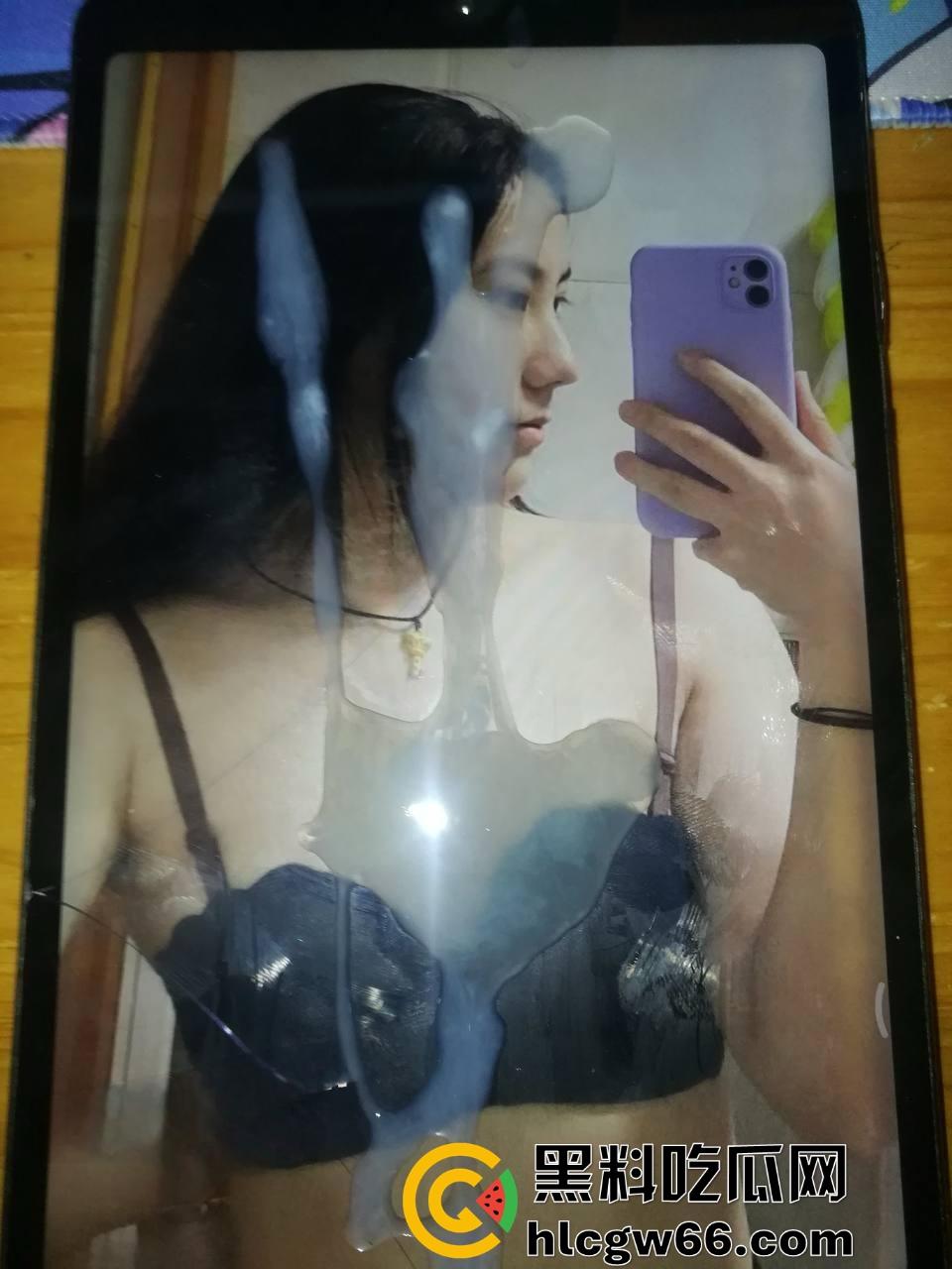 成都女大学生【林青赟】转校上海读书,每天和对象裸视频,让对象受不了打飞机射屏!-6