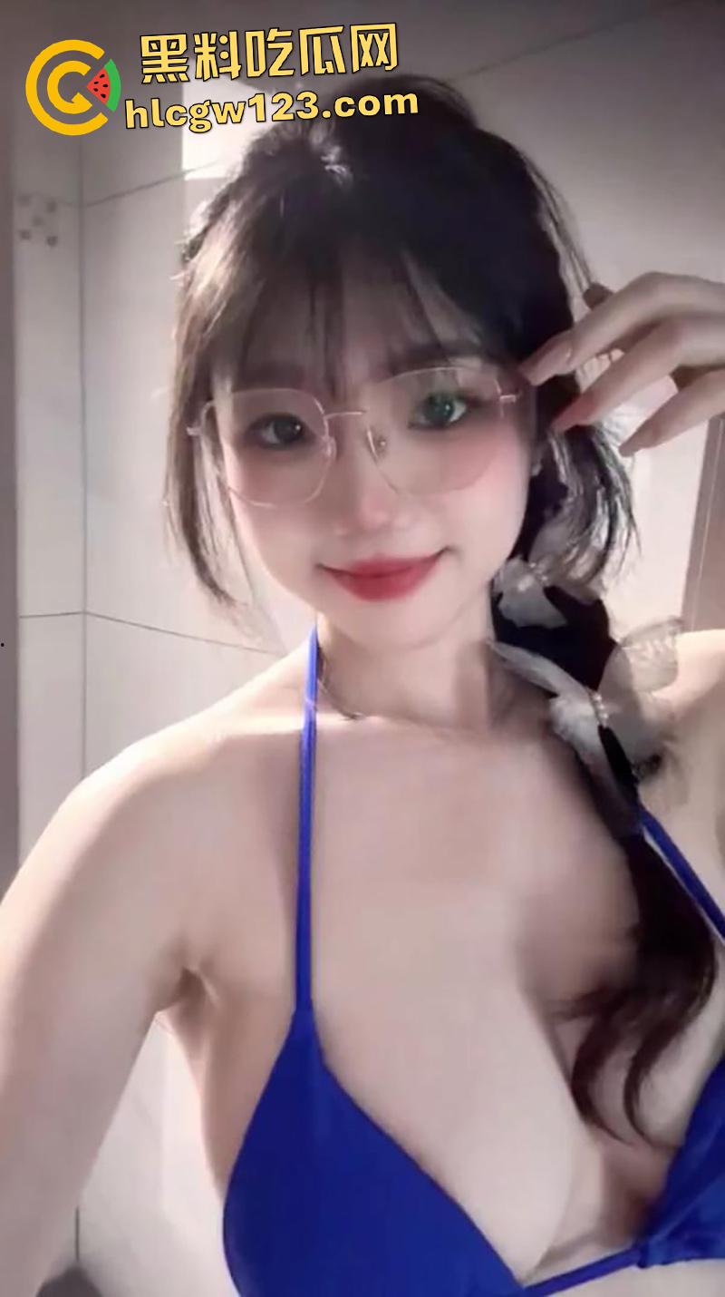 抖音68万粉颜值女神【sunny77】,持胸榨精大尺度福利,脸穴同框巨乳撩人,太诱惑了!-5