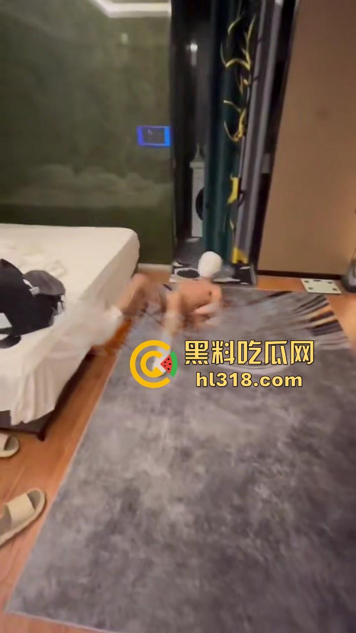 窒息性爱游戏！大屌男M跟女友玩窒息游戏，在缺中寻找快感，来回挣扎再性爱，温馨提示请勿模仿！-7