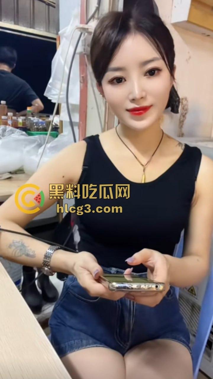 广东澄海1987烧烤店火辣老板娘『张丽华』与老板卷帘门内激情啪啪视频曝光，烧烤店一夜爆红！-7