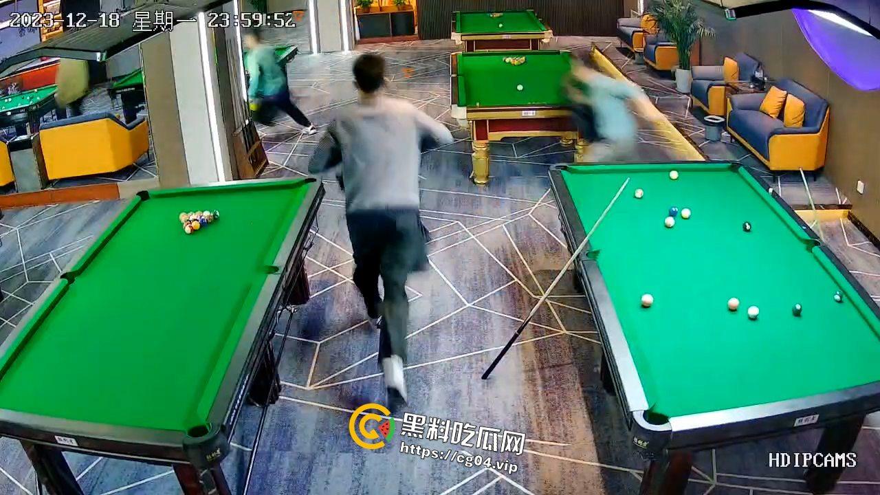 热瓜速递!北京时间12月18日23时59分,甘肃临夏州积石山县发生6.2级地震,震源深度10公里。截至目前,地震已造成甘肃100人死亡、青海11人死亡-4