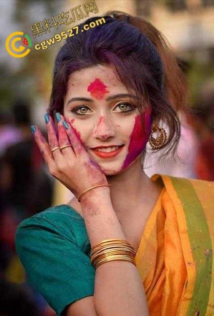 印度真实强奸视频曝光!酒瓶脚趾暴虐骚穴,少女全程哭喊挣扎却于事无补,真是太惨了!-1