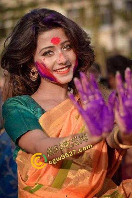 印度真实强奸视频曝光!酒瓶脚趾暴虐骚穴,少女全程哭喊挣扎却于事无补,真是太惨了!-3