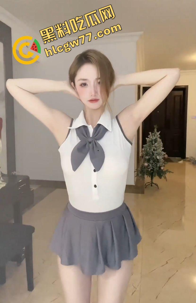 抖音纯情小仙女【焕儿】惊天黑料！厕所自慰被阿姨发现，小母狗本性暴露，粉丝心碎一地！-2