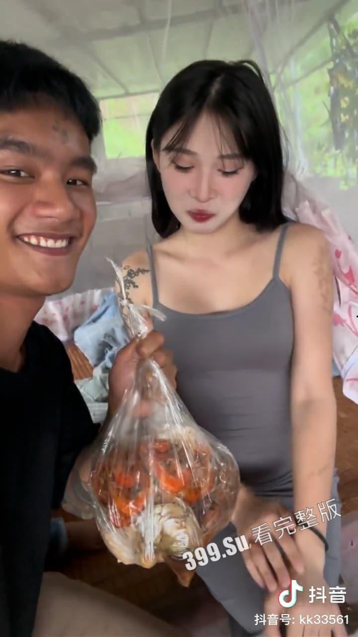 抖音15万粉 #爱可可 线下伴游陪大哥，被大哥曝光出视频，欲拒还迎，纹身一模一样，疑似抛夫离婚 成单亲妈妈-4