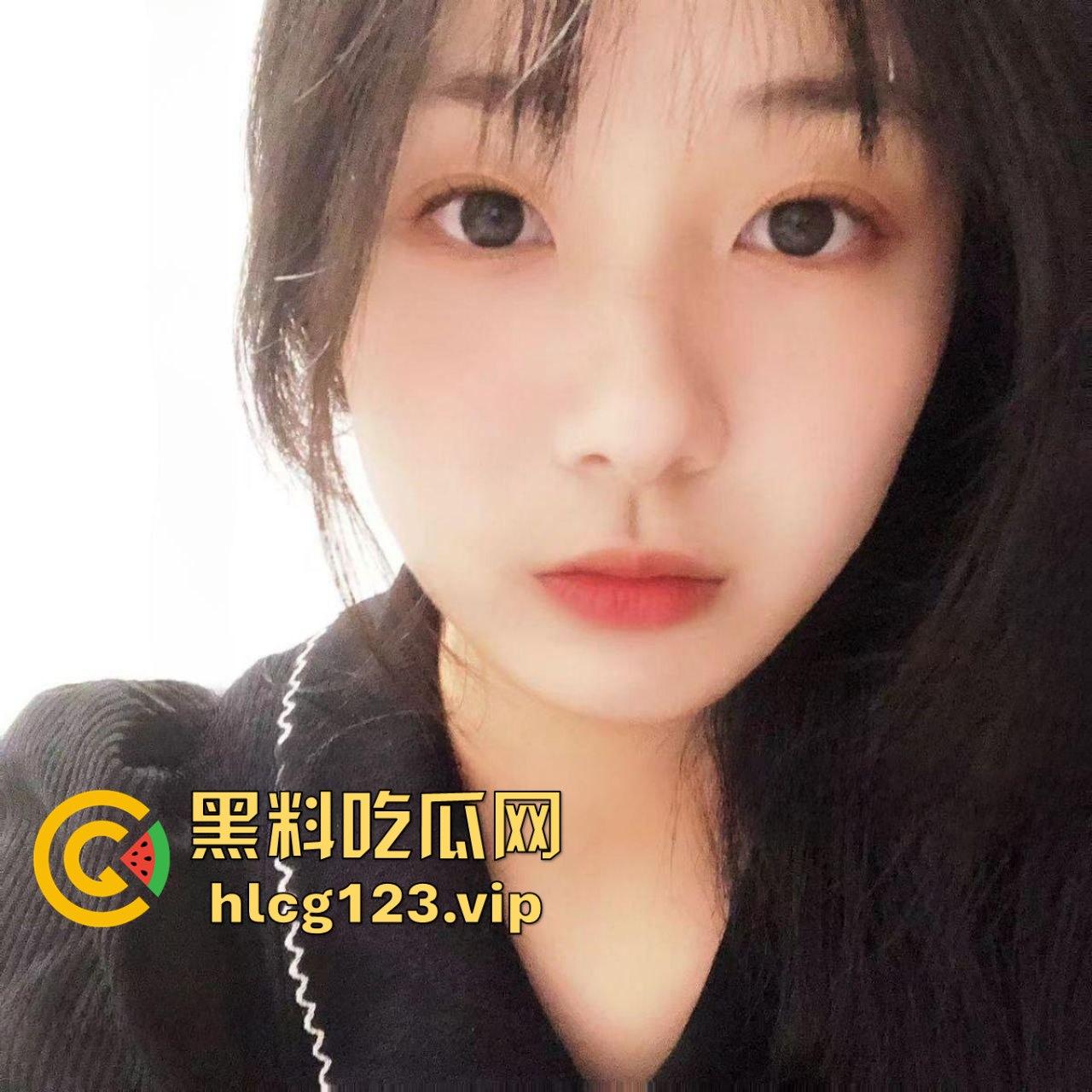 武大极品校花【董琪琪】不幸被渣男泄密,清纯外表下藏着啥?毛都剃得干干净净!-3