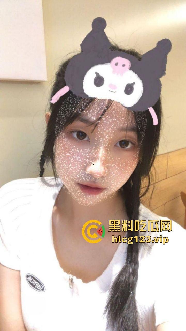 武大极品校花【董琪琪】不幸被渣男泄密,清纯外表下藏着啥?毛都剃得干干净净!-5