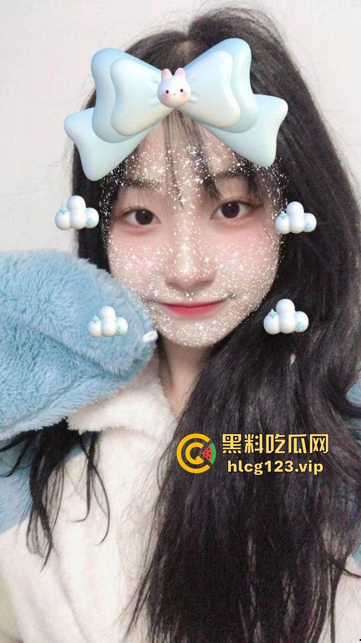 武大极品校花【董琪琪】不幸被渣男泄密,清纯外表下藏着啥?毛都剃得干干净净!-9