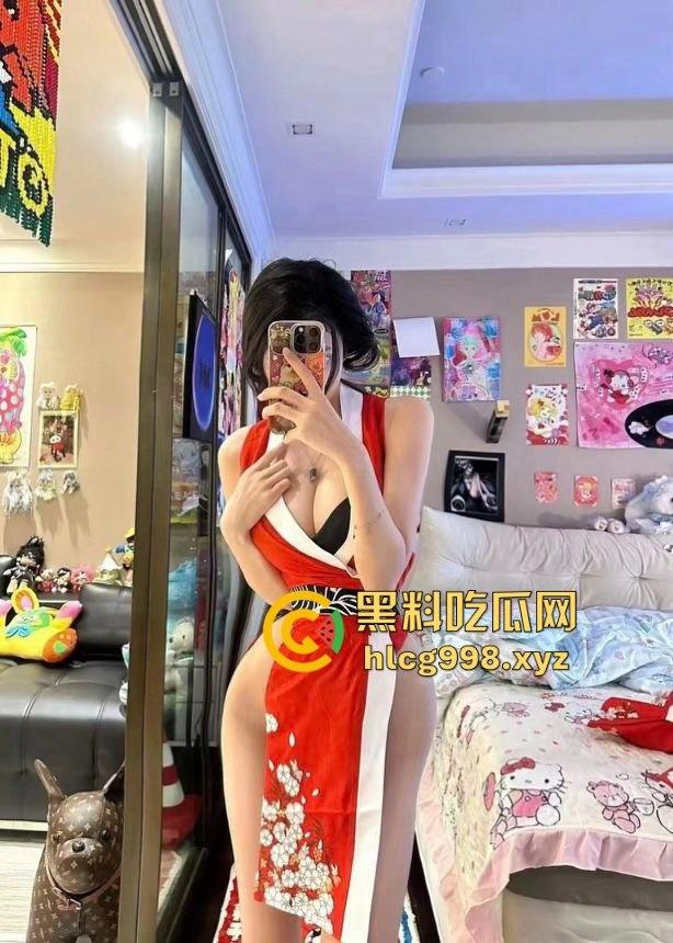 19岁小野鸡朋友圈全是钓鱼文案,情趣内衣配马赛克奶子,卖逼还能买保时捷,00后真敢玩!-9