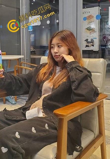 19岁清纯学生妹的疯狂派对：被被兽性三人轮奸，喝尿淫骚，变态4P，酒精与欲望交织，淫荡剧情直击内心-2