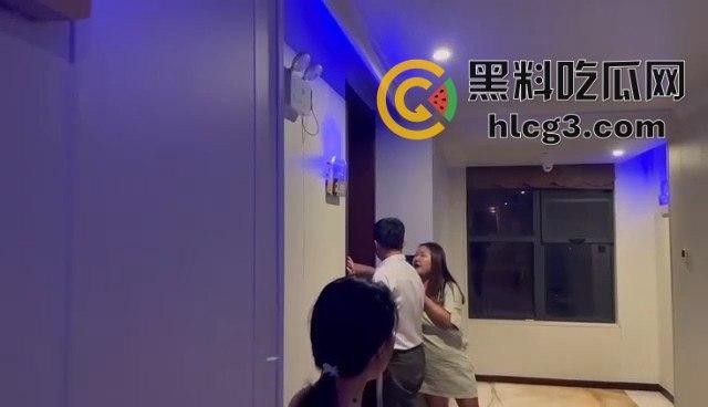 酒店门口堵门抓奸！气愤难忍，还带摄像团队拍下这对狗男女，记录‘被绿’的全程！-1