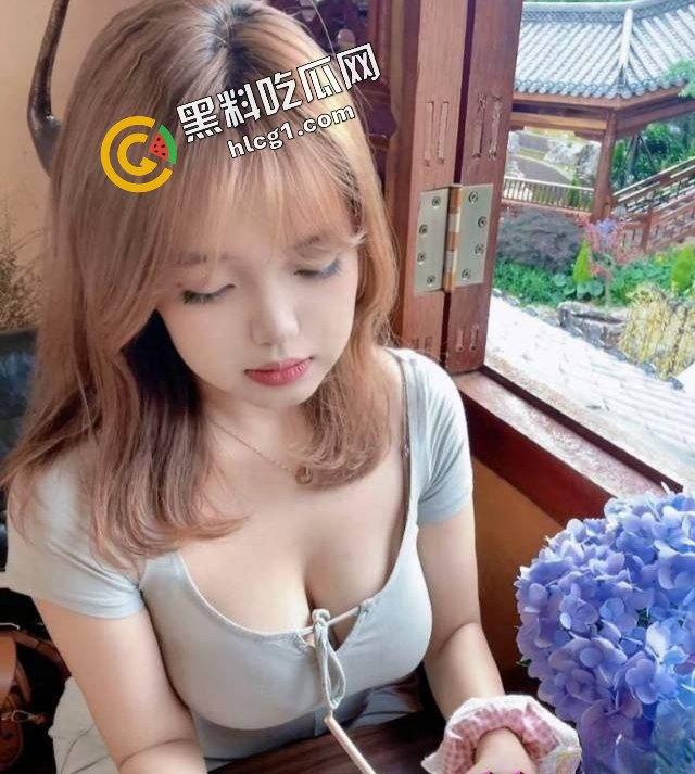 昆明安宁大学 微胖女大学生『黄月月』淫荡自拍视频流出 献给单男-1