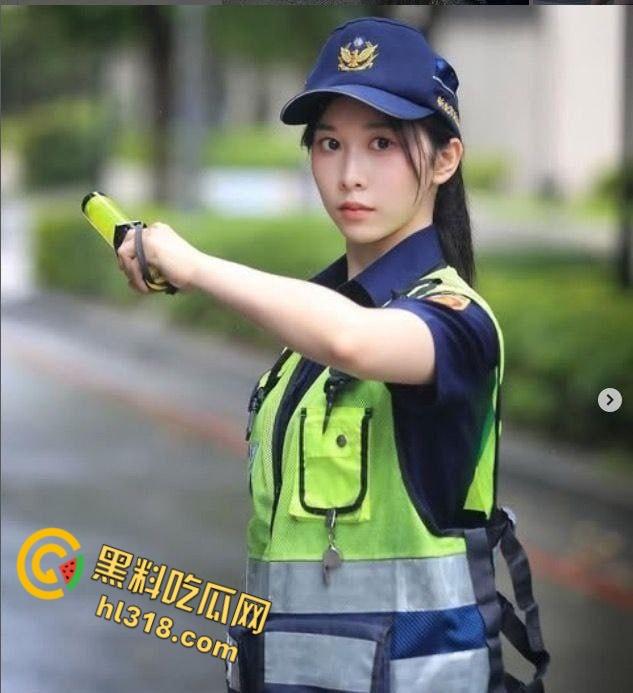 台湾网红女警【曾羽榛】，被男友偷拍性爱视频，并发到网上高价售卖，巨乳尤物床上淫荡姿态火爆全网！-1