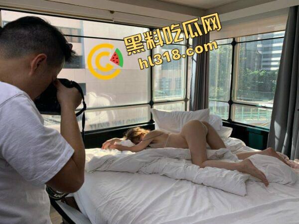 拍写真拍成实战，巨乳网红『辛尤里』扮埃及艳后摄影师直接从握相机变成握奶，镜头都扔了直接后入嫩穴！-4