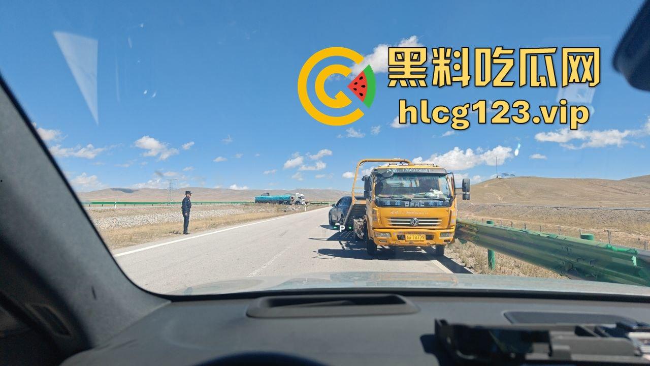 青海打砸拦车事件!警察及时出警,穷山僻壤的刁民居然还敢收过路费?-5