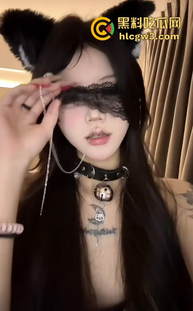 福建小骚货外围【晚安的羊】，抖音三个账号同时接单吸金，黑丝长腿制服勾瘾大哥，床上被打桩操到爬不起来！-13