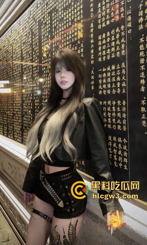 福建小骚货外围【晚安的羊】，抖音三个账号同时接单吸金，黑丝长腿制服勾瘾大哥，床上被打桩操到爬不起来！-24