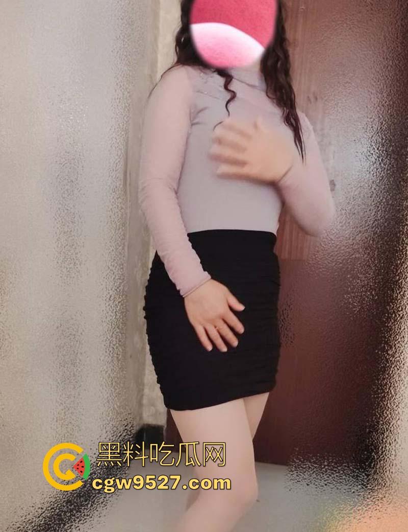 约炮巨反差丰满熟女李老师，背着她老公出来让我插，无套猛打桩，多次潮喷狠狠的喂饱这人妻母狗！-4