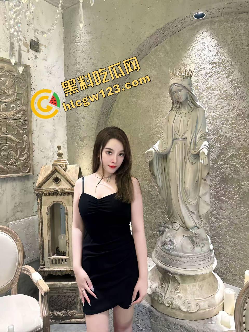 踩鸡女王驾到,瓦学弟高跟榨精6次崩溃,鸡巴紫到发光,女王脚底全是黏液到脚后跟!-2