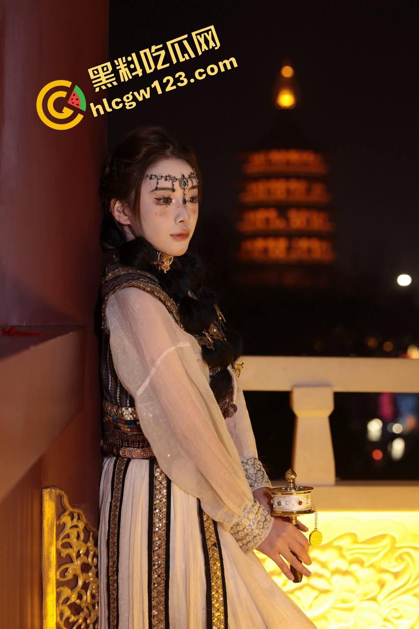 踩鸡女王驾到,瓦学弟高跟榨精6次崩溃,鸡巴紫到发光,女王脚底全是黏液到脚后跟!-6