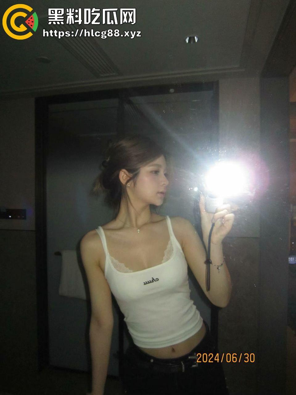 广州肇庆小区26岁人妻【春春】老公常出差变炮友玩物,裙子无内裤逛超市湿透渔网开干!-6