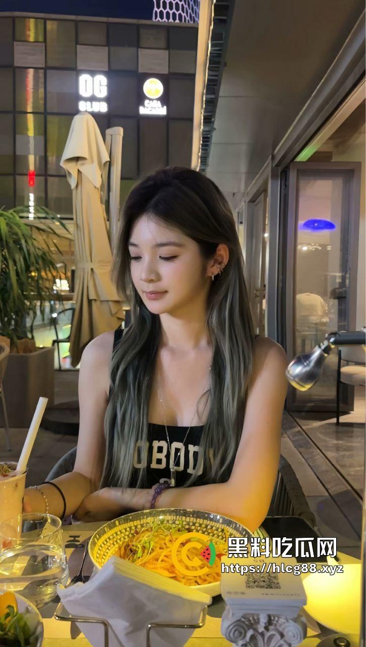 广州肇庆小区26岁人妻【春春】老公常出差变炮友玩物,裙子无内裤逛超市湿透渔网开干!-8