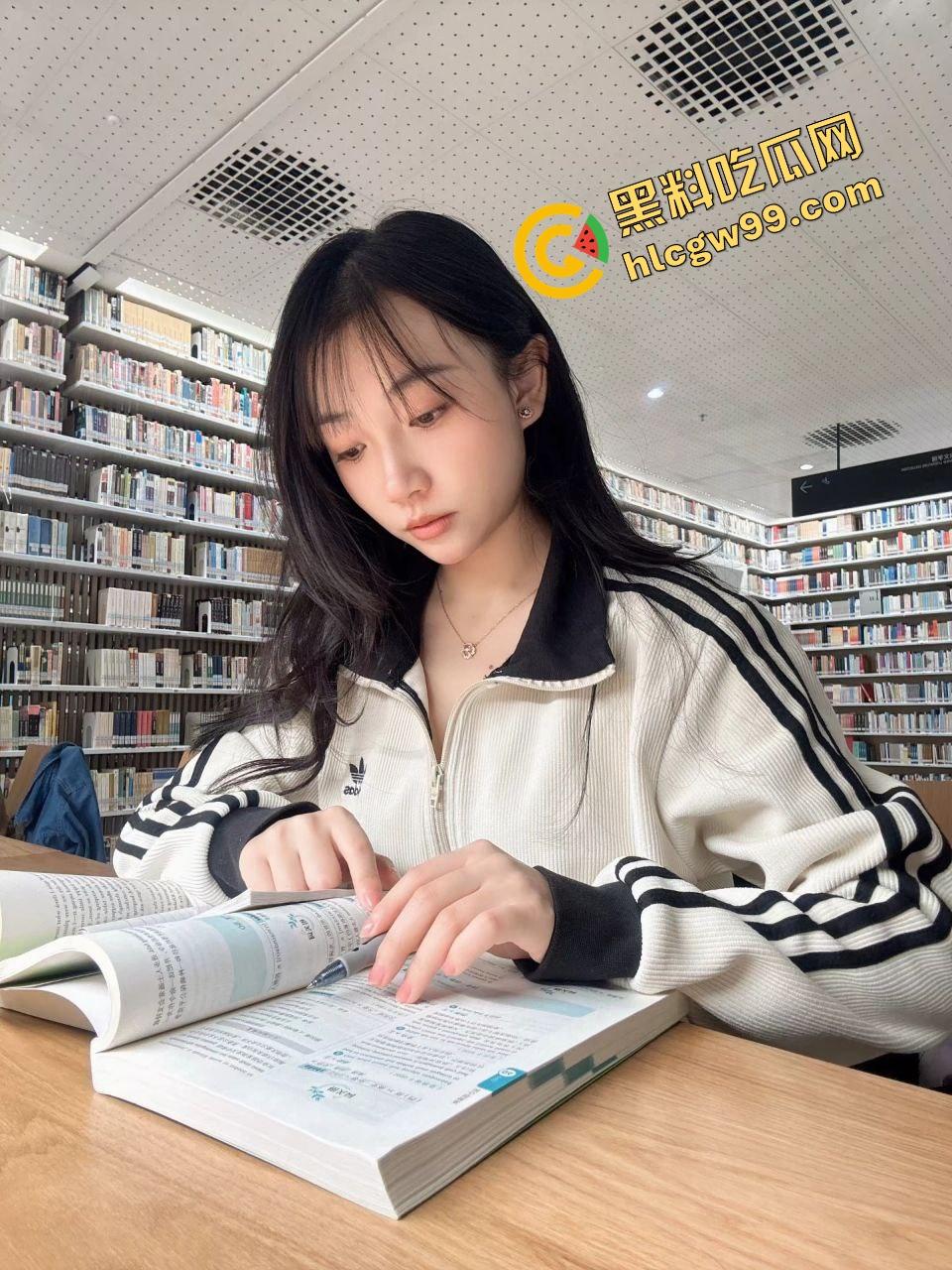 湖南理工大学反差骚鸡【岳琴】学业压力大约炮大哥，体验性爱满足欲望赚学费！独家曝光流出！-4