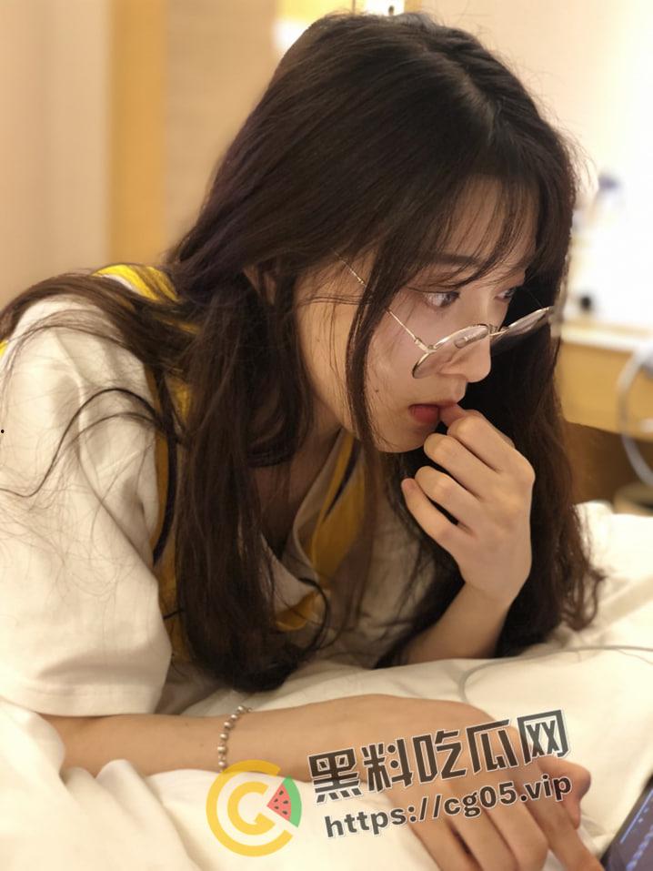 眼镜一摘 火力全开！研究生反差婊摘掉眼睛疯狂口角 涡轮压缩机上身疯狂榨精 研究生肉片就是好吃-2