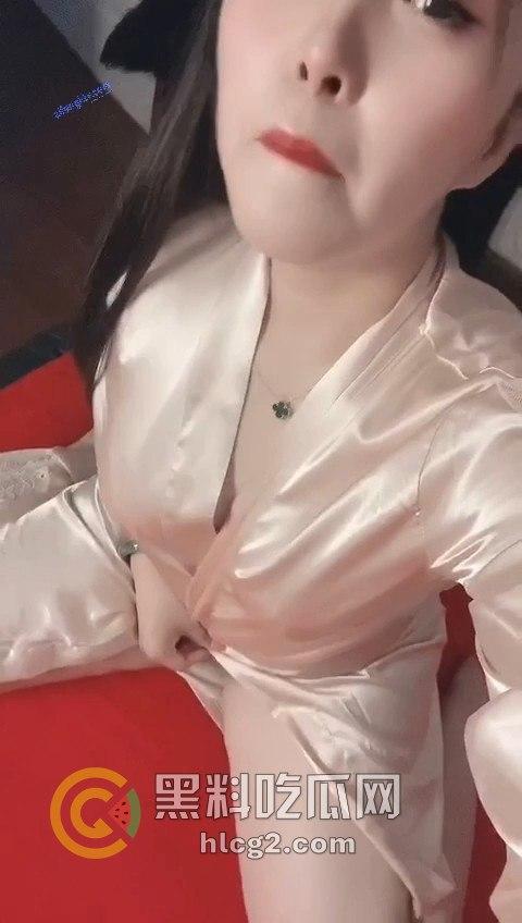 青岛巨乳少妇「李晓玲」老公远在海上,她的性感裸照让人喷鼻血!这对天生乳交圣体的诱惑太不可抗拒了-8