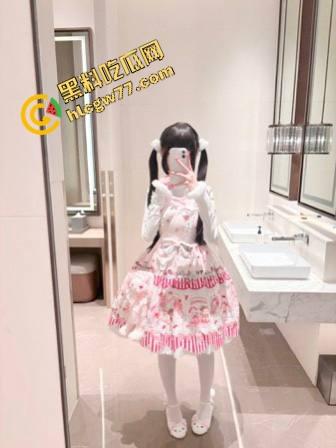 极品女大嫩萝莉【菜菜】双马尾勾魂摆贱态，Lolita娇裙掩不住浪荡嫩缝，细腰翘臀奶子乱蹦，-14