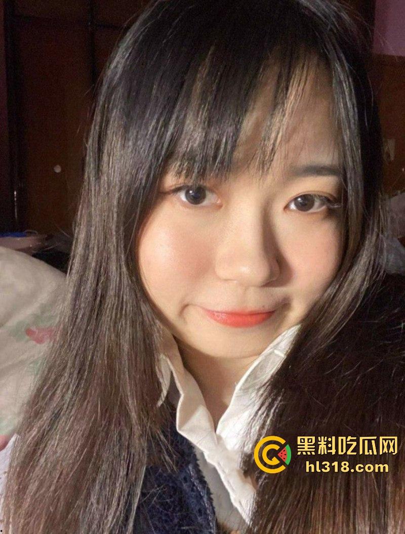 广州大学眼镜妹【杨慧婷】反差淫娃在线取精，感觉得吃伟哥才能满足，看着就想把她按在床上猛干！-5
