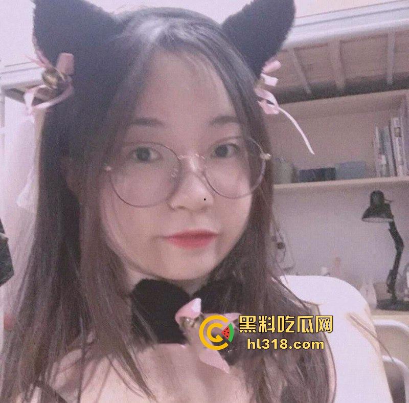 广州大学眼镜妹【杨慧婷】反差淫娃在线取精，感觉得吃伟哥才能满足，看着就想把她按在床上猛干！-7