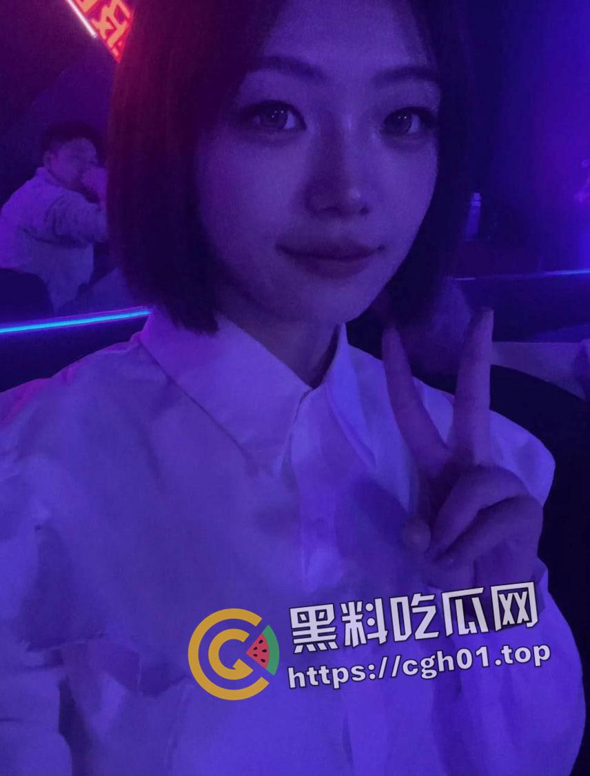 瓜友投稿！济南舞蹈机构老师 夜店做兼职勾引富二代  美乳 骚穴自拍特写全被流出-4