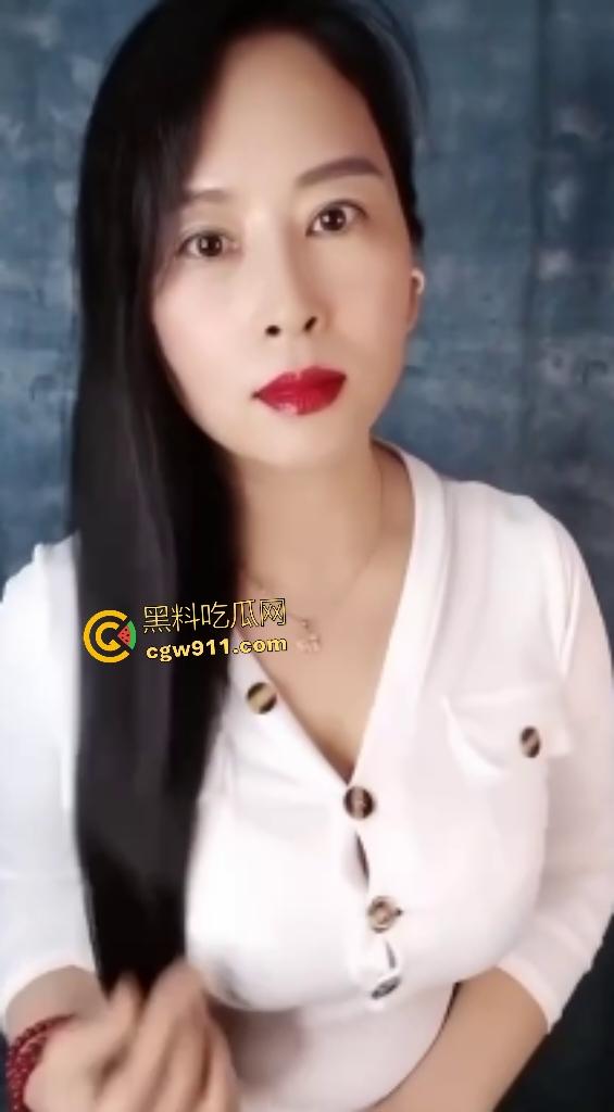 熟女人妻臀上黑印暴露淫荡本性，丰臀巨乳肥逼坐马桶发骚，骑乘狂操鸡巴差点坐断情夫！-5