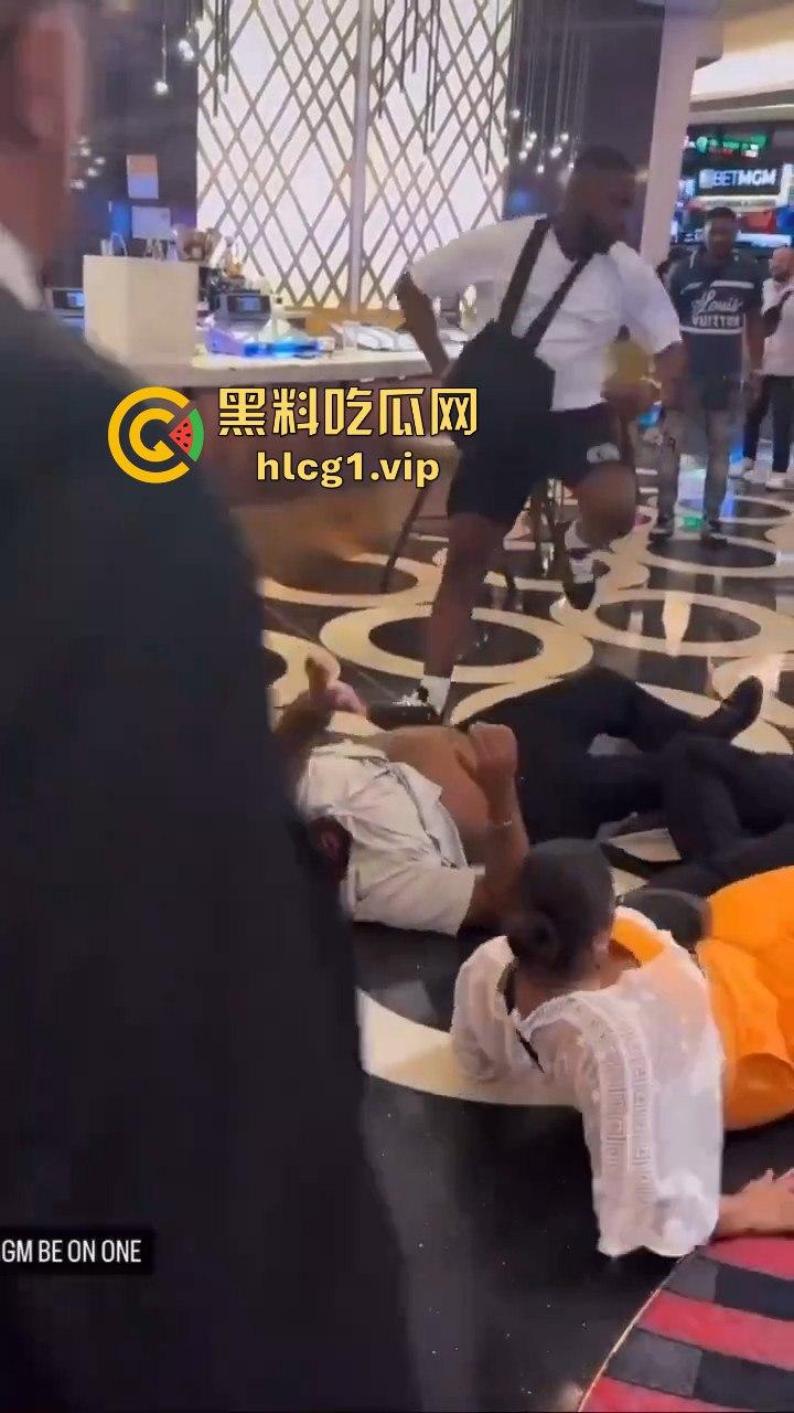 拉斯维加斯瓦坎达「马东锡」化身一拳超人，1打2轻松KO对手，黑人侠暴击看呆吃瓜群众！-6