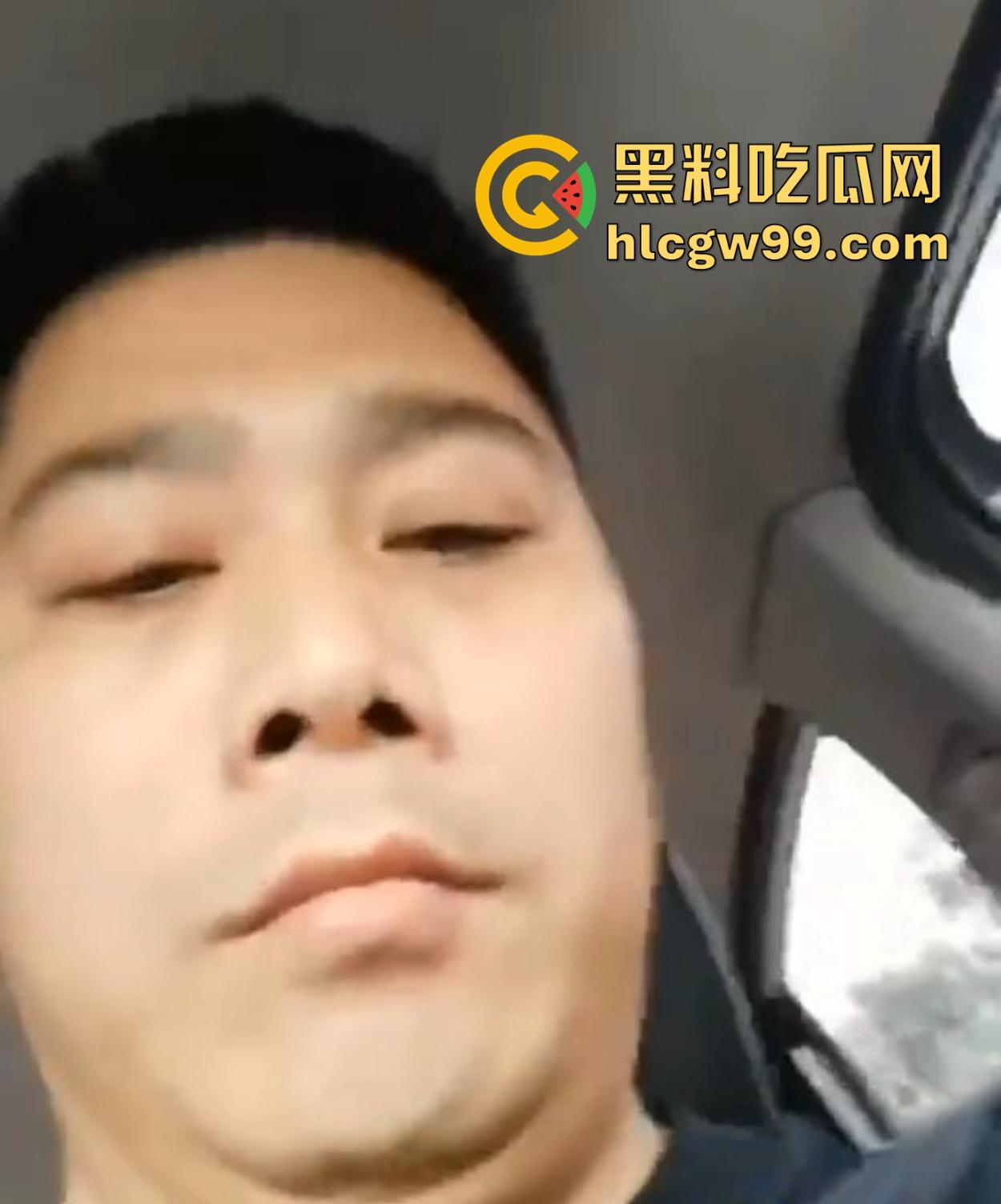 小情侣滴滴车上欲火焚身,摸奶抠逼激情热吻，司机师傅看懵了，这要不是有人估计直接开干！-1