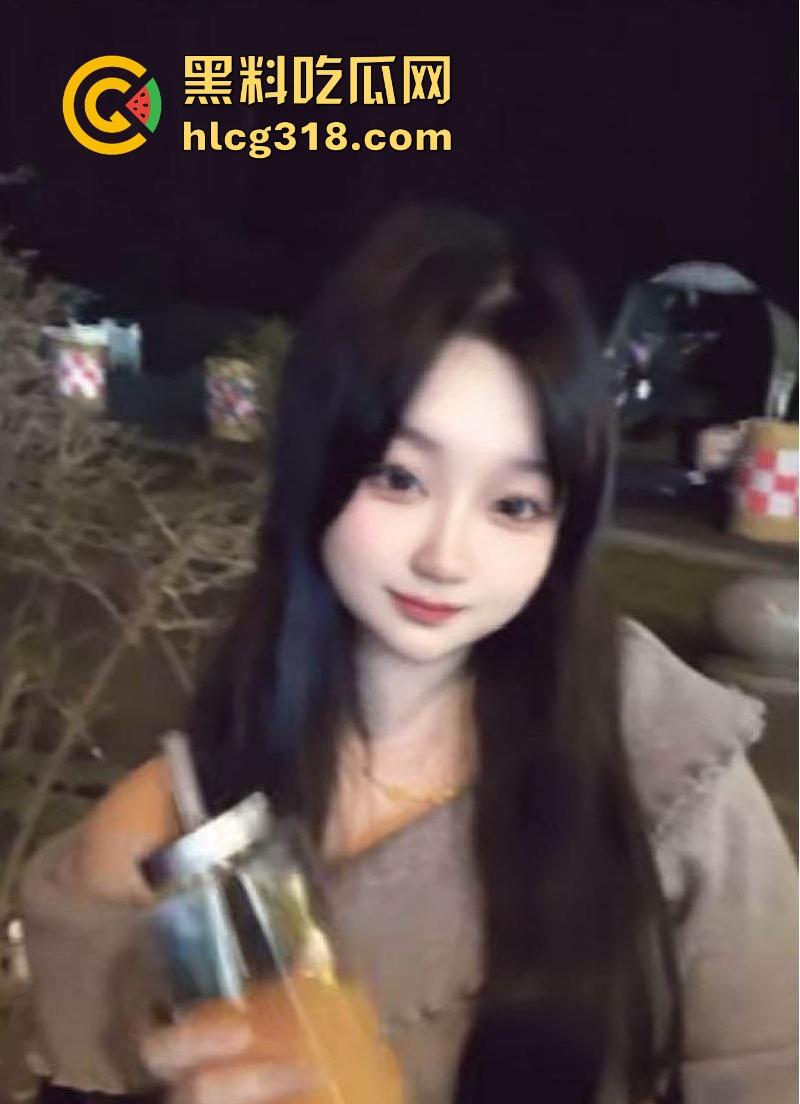 约炮抖音清纯少女【草莓真好吃】修长美腿纤细诱人,性感翘臀在线后入,草莓确实好吃!-6