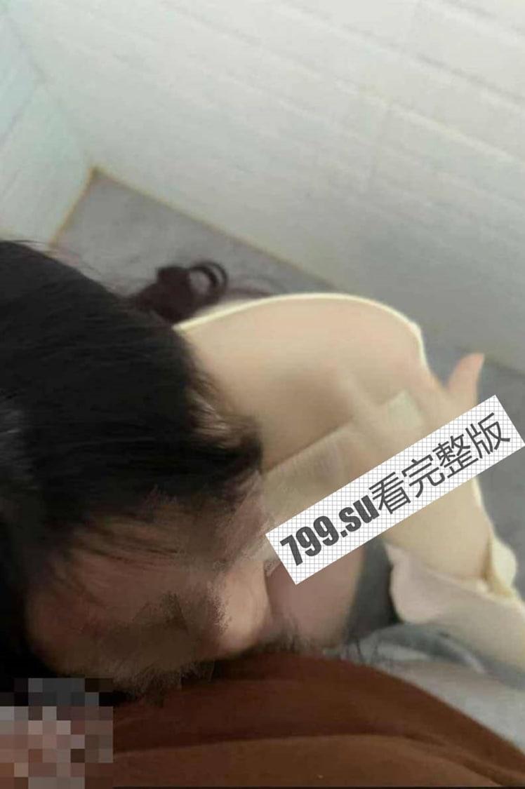 痴迷姐弟恋 【姐姐的小飞棍】 外面全是亲戚 我兽性大发把姐姐按在厕所爆菊-2