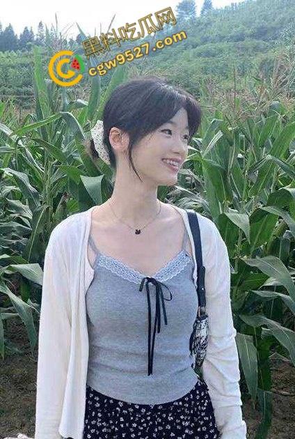 海角乱伦!贪玩的大学生表妹,诱惑的禁忌之恋,叔叔托我照顾她,我却将大屌深深插入表妹嫩穴-1