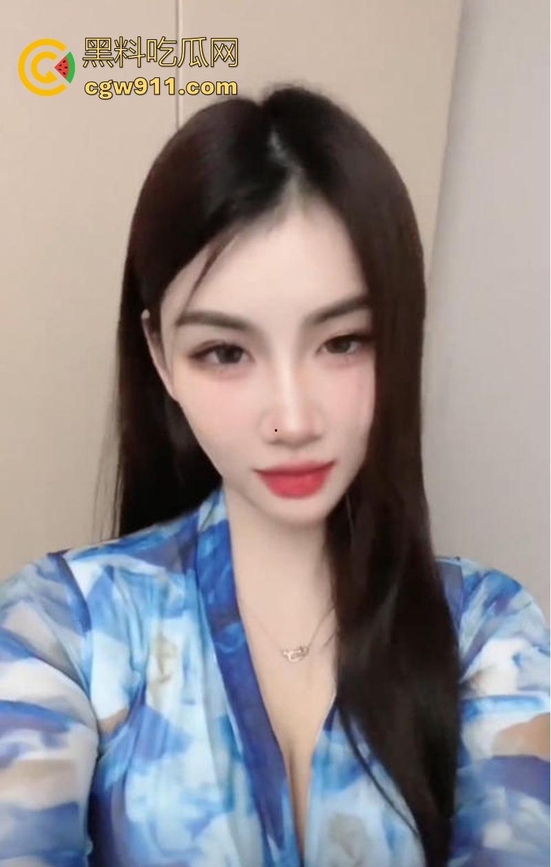 抖音高颜值擦边网红【笑笑baby】露点直播回放,情趣内衣露出性感奶头,挤压奶子香艳刺激,感觉像故意的!-3