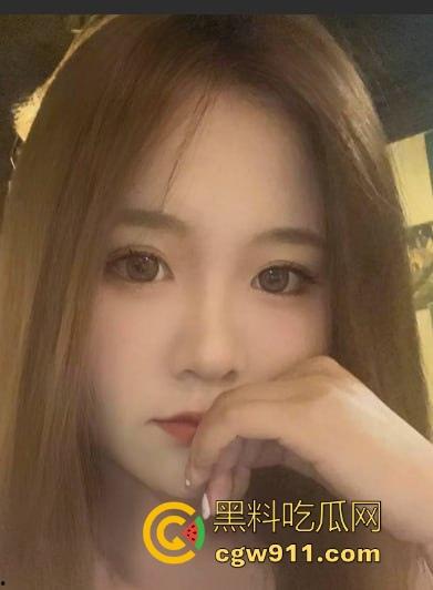 网恋半年的和平精英网友终于奔现啦！二话没说见面就是插，这妹子做爱期间也不浪费时间开一把！-1