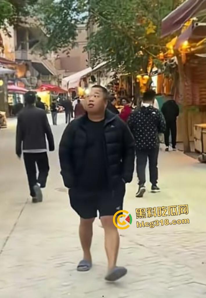 蓝战非前女友视频流出!千万身家却因鸡巴小挡不住前女友骑乘黑鬼前男友,这肥水应该是留到外人田了吧?-2