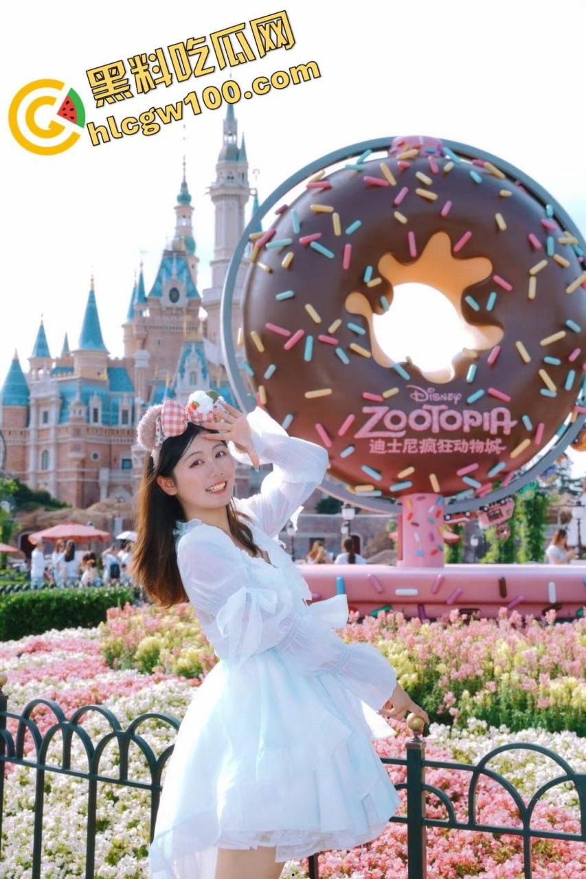 上海政法学院新闻系【李妍妍】,05反差母狗给金主跪地口交技术娴熟,被金主操的鬼哭狼嚎的-4