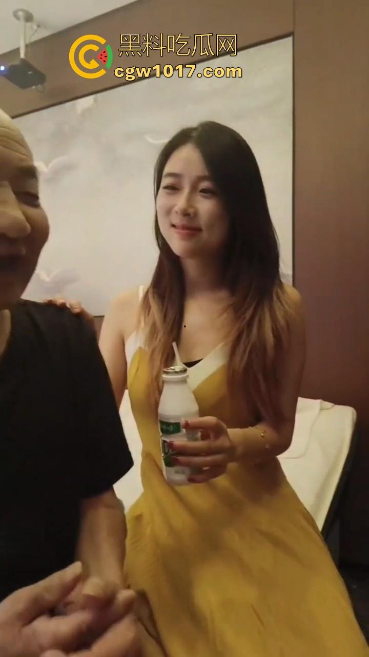 姜还是老的辣！73岁大爷洗脚按摩，平时省吃俭用，就是要把钱花在刀刃上，大爷还是你大爷，活的真通透！-4