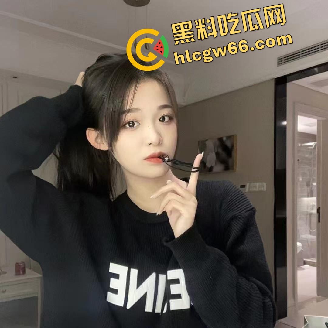 太原母狗『李楠欣』大奶翘臀金主调教,狗链吃屌啪啪,一边舔屌一边聊骚沸羊羊,淫语爆棚!-4