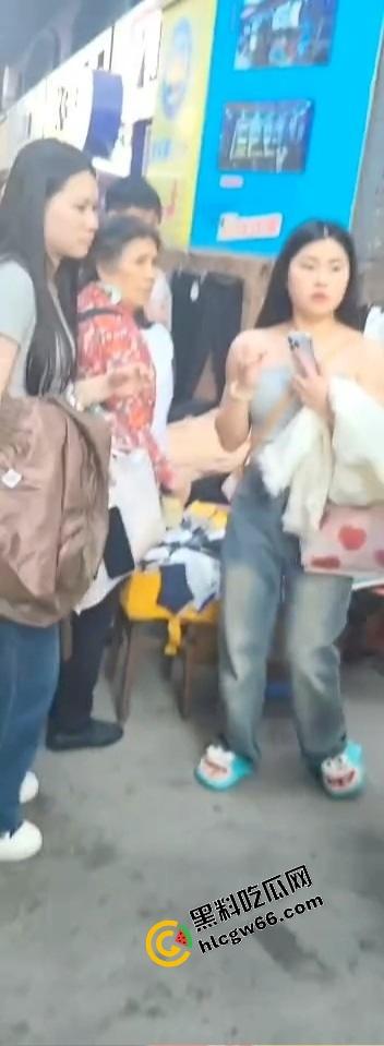 四川绵阳两爷子上头袭警？小事调解变刑事，抓进去才老实，属实是安逸得很！-5