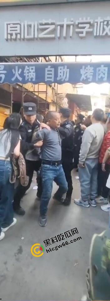 四川绵阳两爷子上头袭警？小事调解变刑事，抓进去才老实，属实是安逸得很！-9