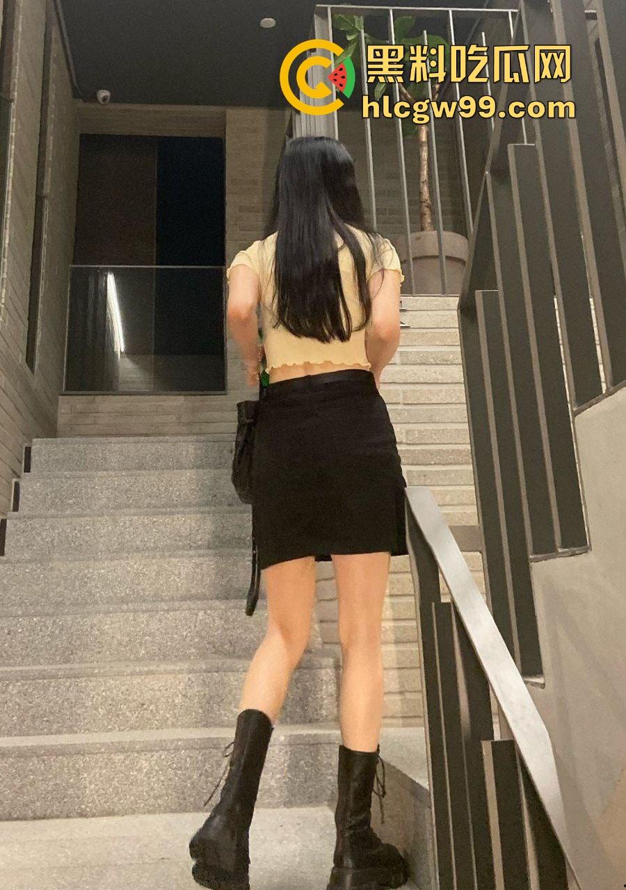 韩国【朴在慧】重口调教,妹子被虐到哇哇大叫,鞭打滴蜡全套上,最离谱的是头上直接淋尿,玩成什么癖好?-1